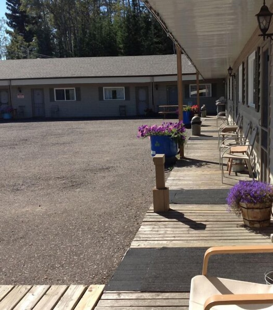 Wanakena Motel