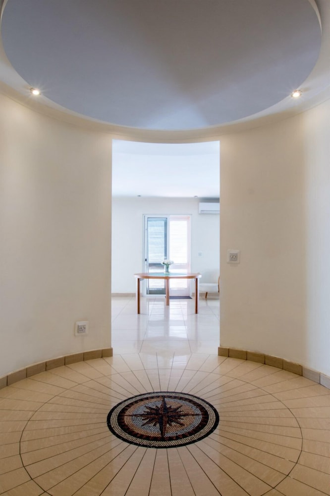 Bright, Spacious and Right in the Center photo 2