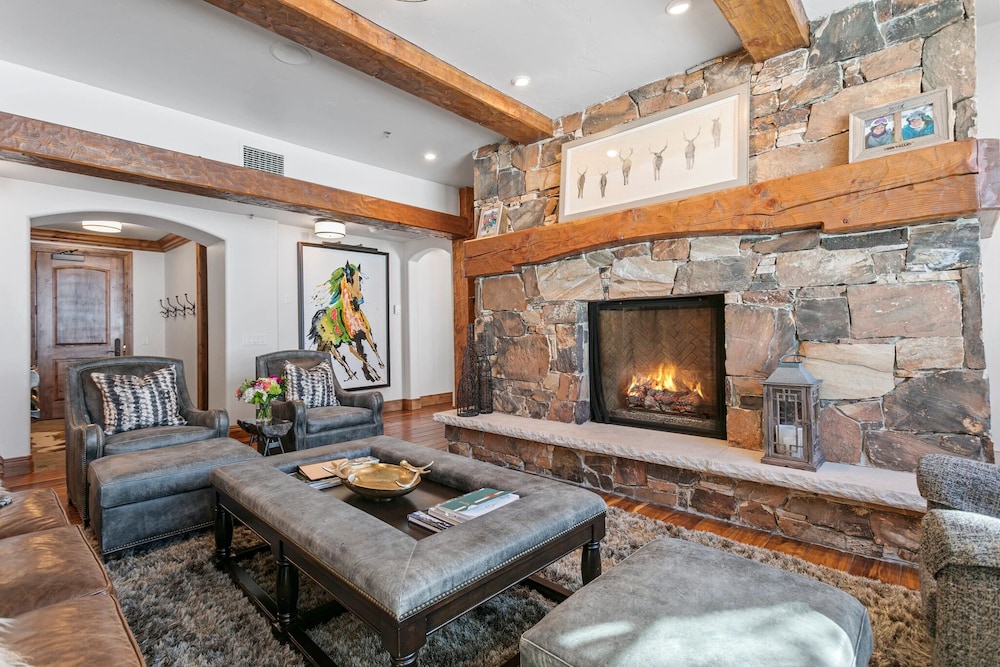 Grand Lodge - 3 Bedroom Deluxe #304 - Ski-in/out 3 Condo