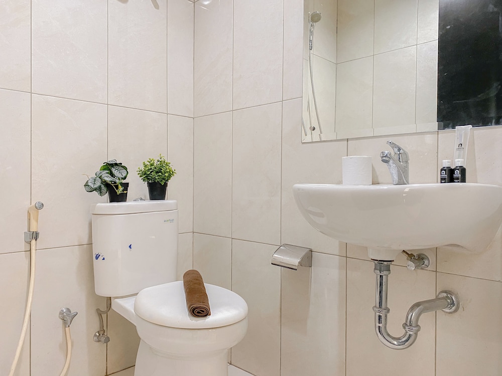 New Furnished And Comfy 2Br Apartment Nifarro Park
