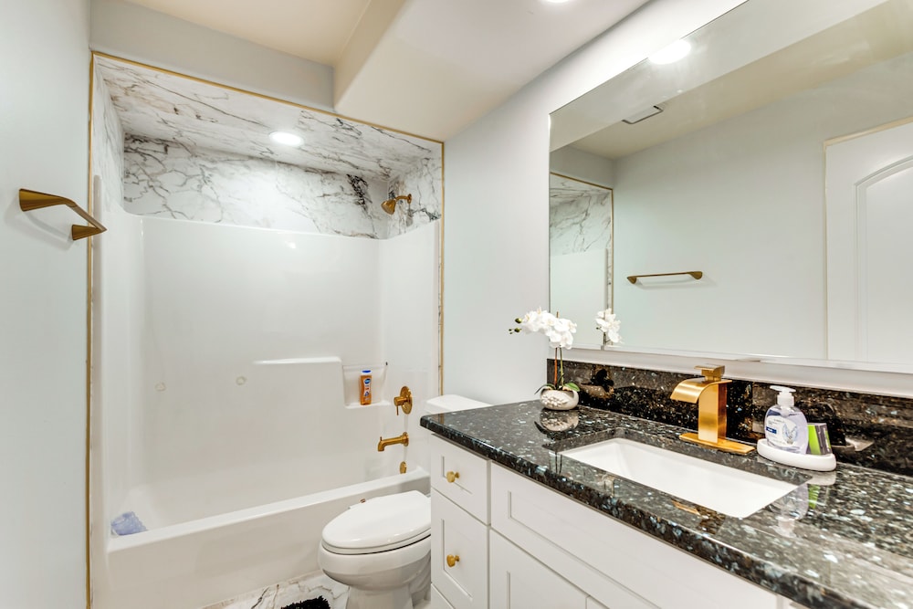 Waterfront Gem: Crystal River Family Home