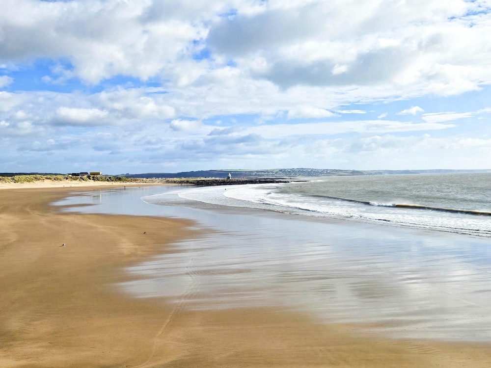 Seascape Retreat - 3 Bedroom Flat - Porthcawl