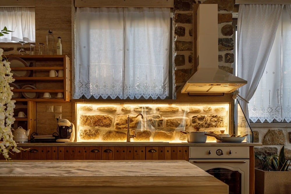 Lithos Messolongi Paradise - A Luxurious Retreat