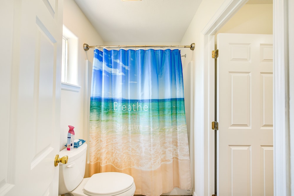 Walk to Beach: Galveston Getaway w/ Deck!