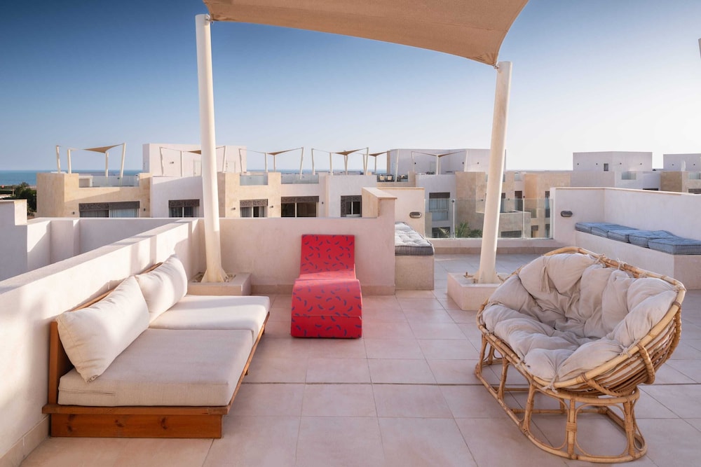 Xuru Stays I Roomy & Relaxed 1bdr @ Mangroovy Free Beach & Pool