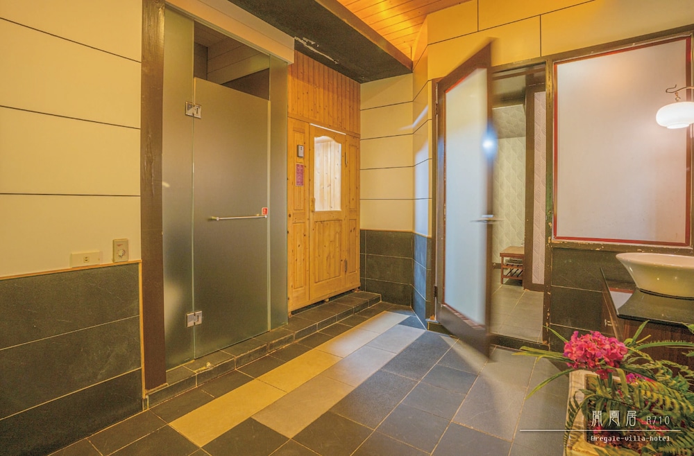 Regale Villa Hotel