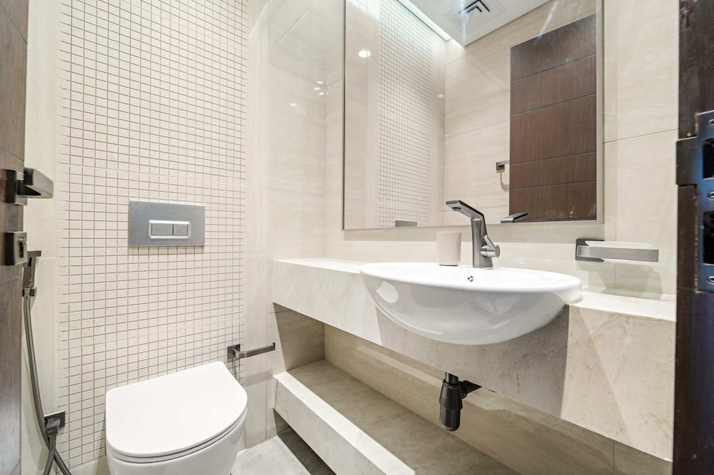 Amazing 2BR in Business Bay With Full Burj View