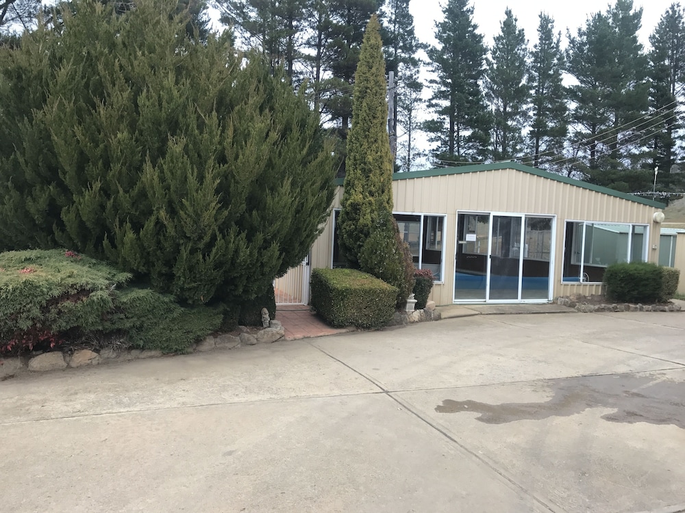 Cooba Holiday Motel
