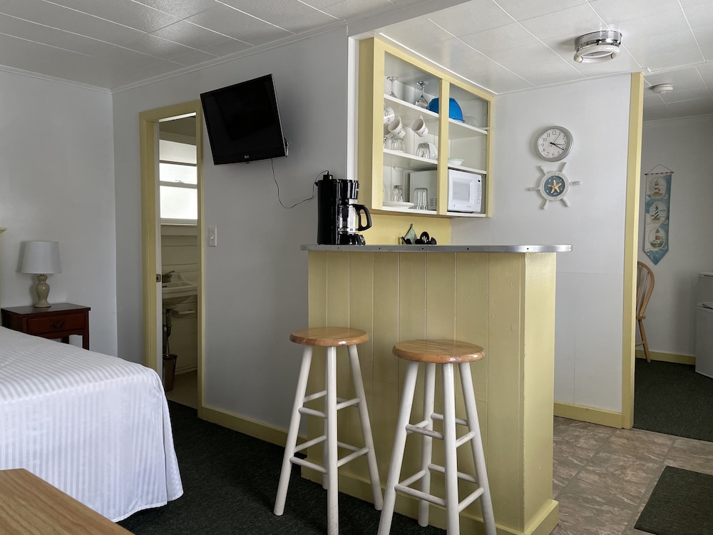 Moontide Motel Cabins & Apartments