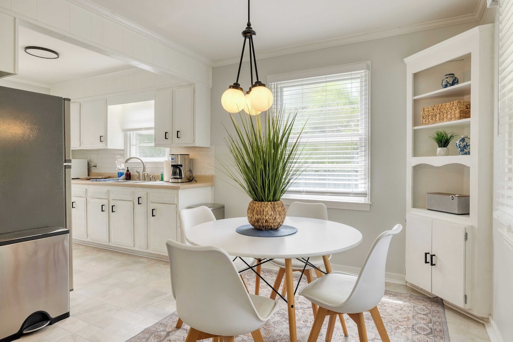 Arsenal Buyout by Avantstay 2 Homes Near Sullivans Island w/ Outdoor Dining