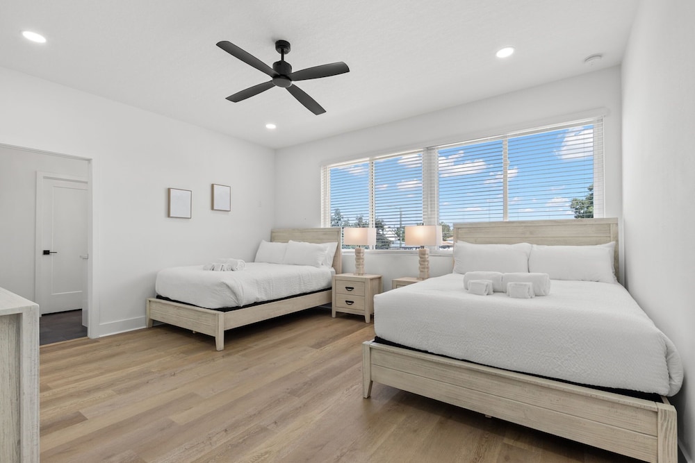 NEW Casa Sol Casa Cielo - Luxurious Newly Built Tampa Townhouses In Prime Location