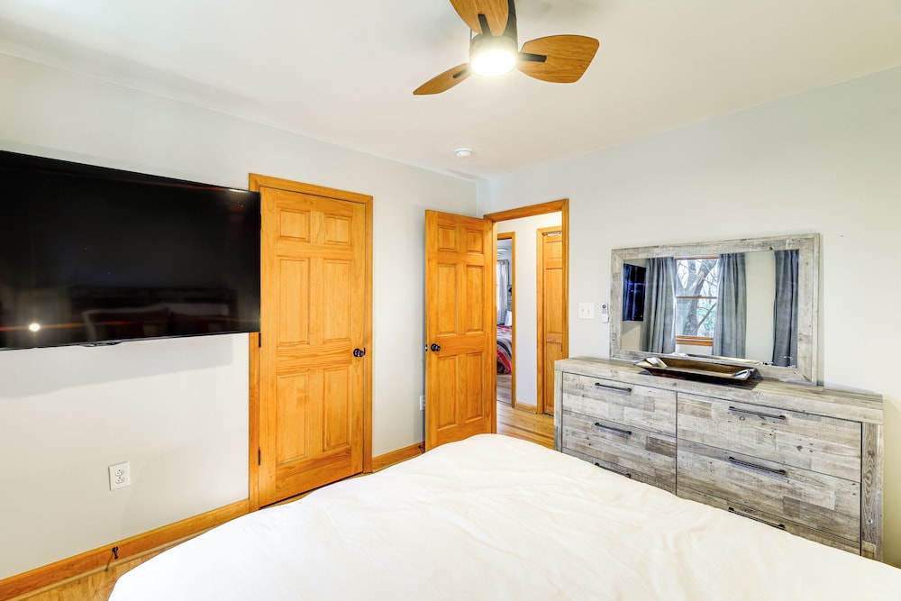 Deer River Retreat: Cabin Feel w/ Modern Touches