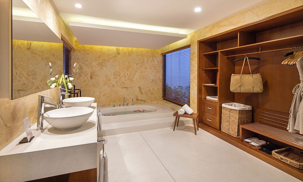 Cam Ranh Riviera Beach Resort & Spa