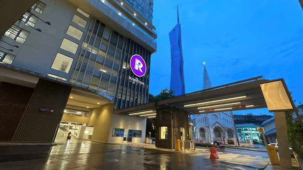 The Robertson Residences Free Gym & Pool