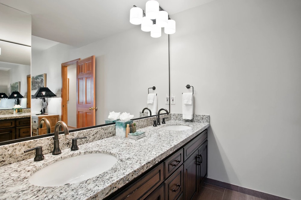 Twin Pines at Deer Valley Resort - Three Bedroom Condo with Hot Tub #5 3 Condo