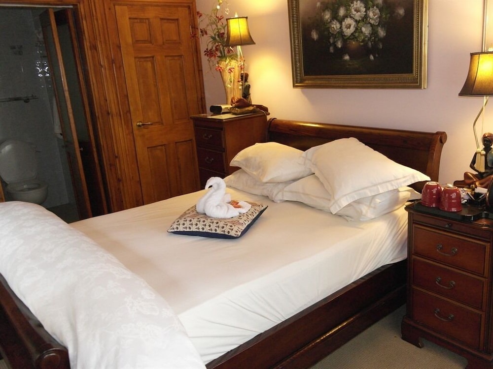 Little Red Rooster Rest and Spa
