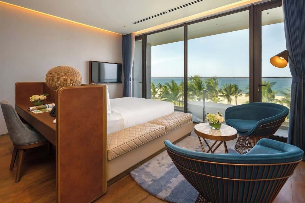 Beachfront Luxury Villa: Your Private Paradise