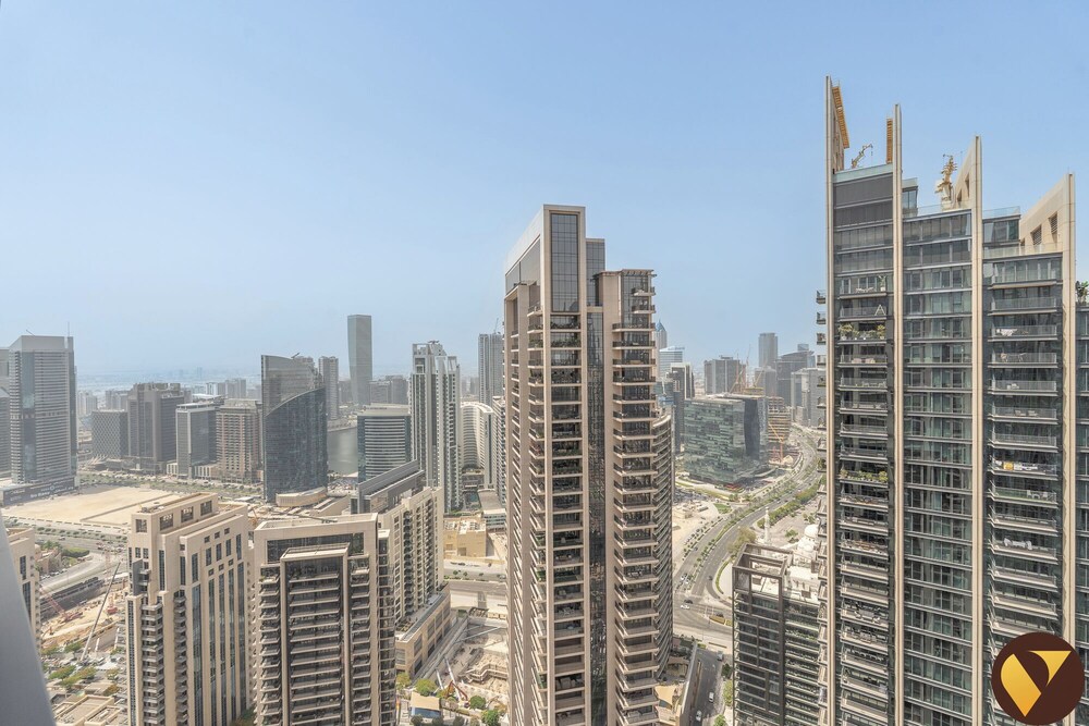 Luxury 2BR in ACT 1 Near Dubai Mall