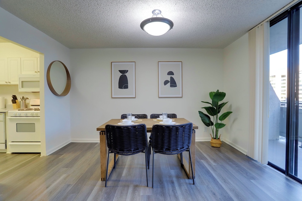 Stay with Comfort in Crystal City