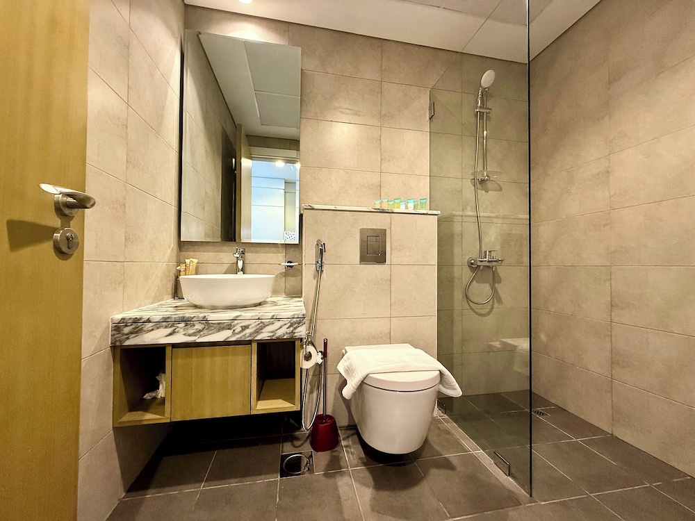 Lux BnB Aykon Tower