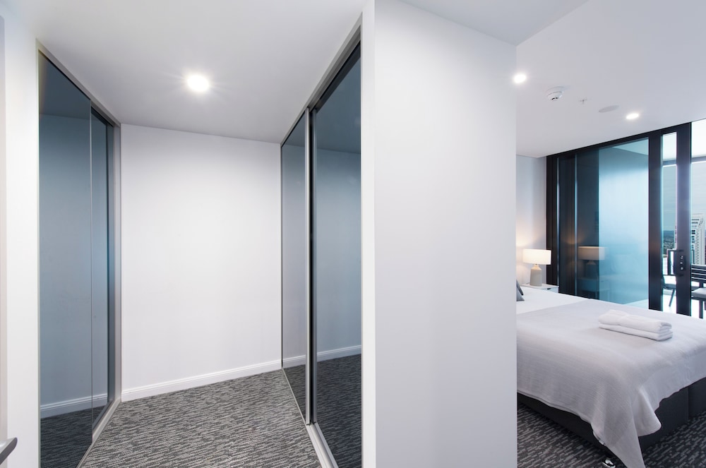 Kozyguru | Surfers Paradise | Ocean Views