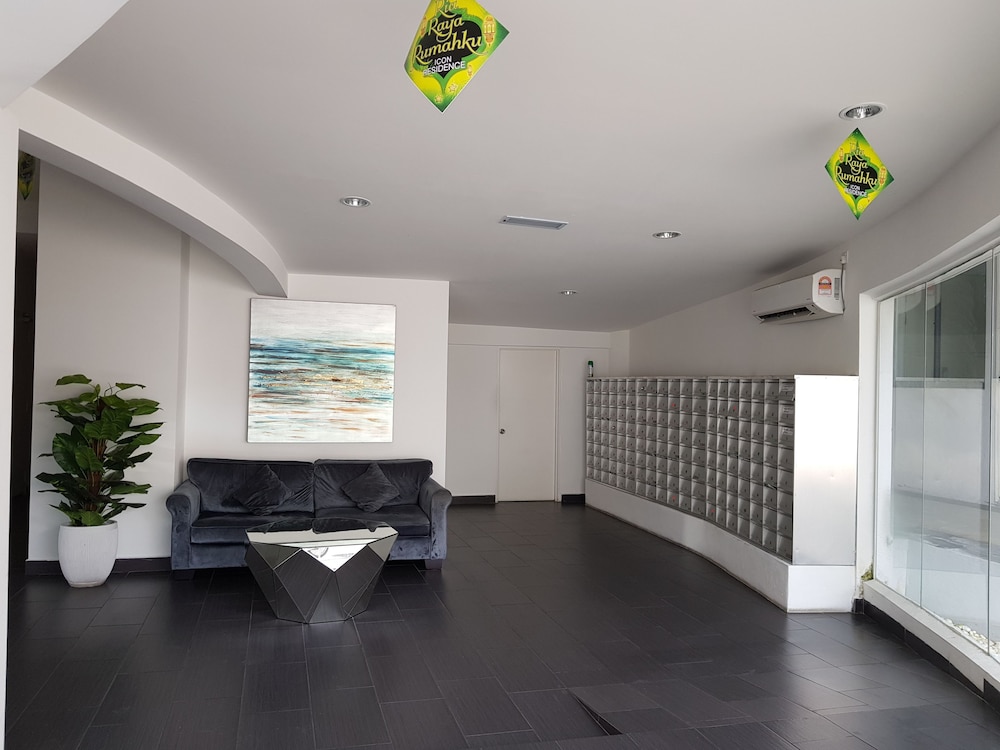 Executive Seaview at Icon Residence photo 2