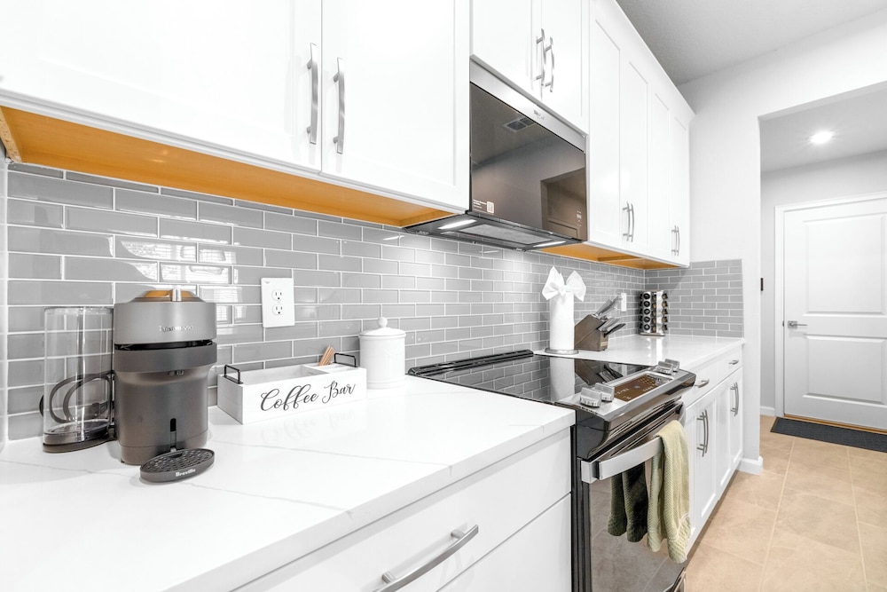 Waterview Luxury Retreat for 12!