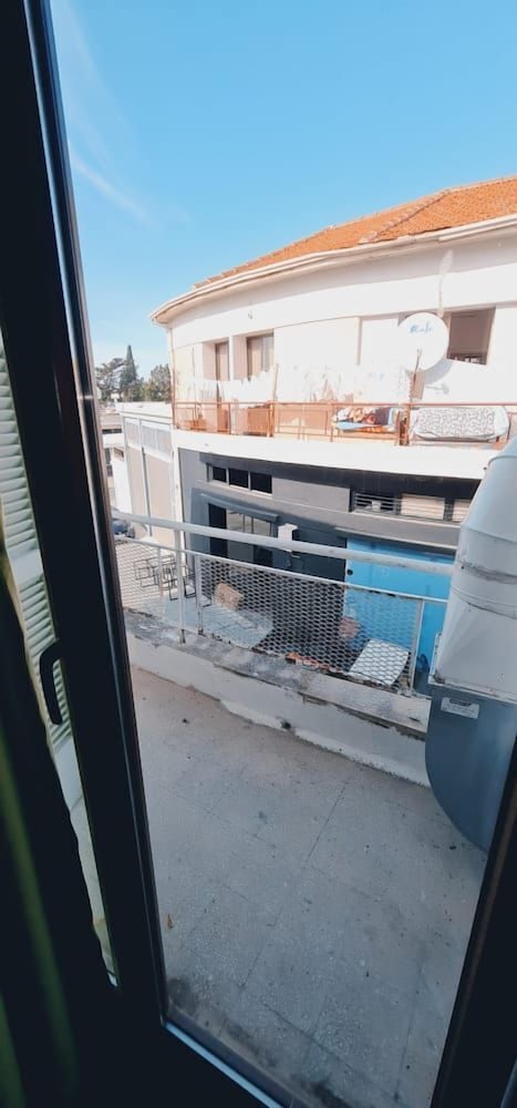 Bee Hostel Paphos view 5