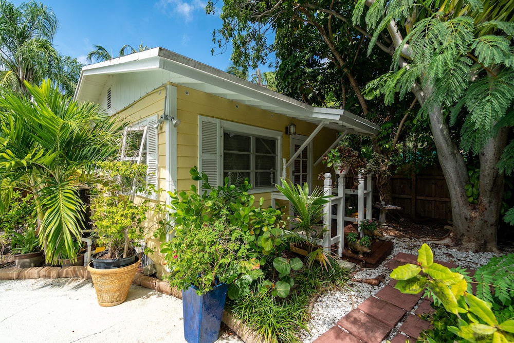 Family Home Heated Pool Victoria Park2BR view 3