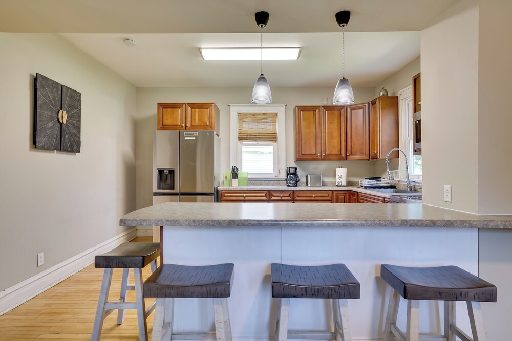 Gas Grill & Porch: Rural Hixton Vacation Home!