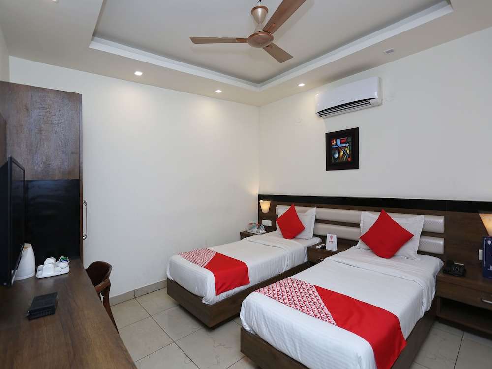 Capital O 5758 Hotel Square 36