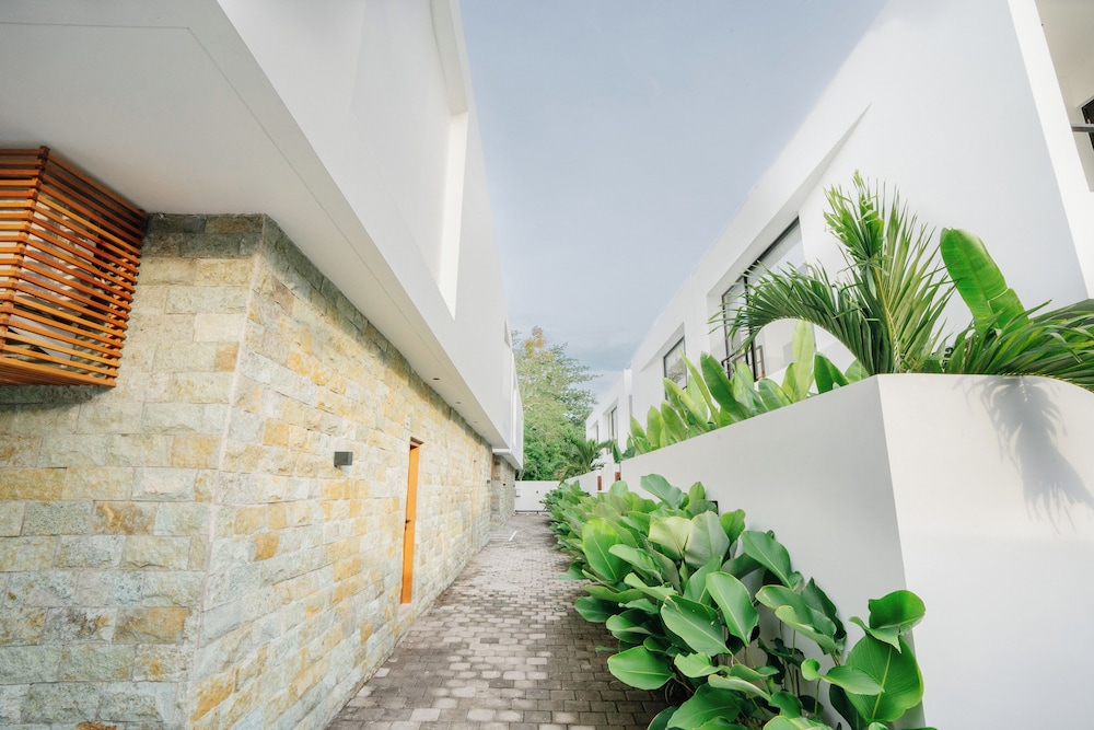 The Reef Villas