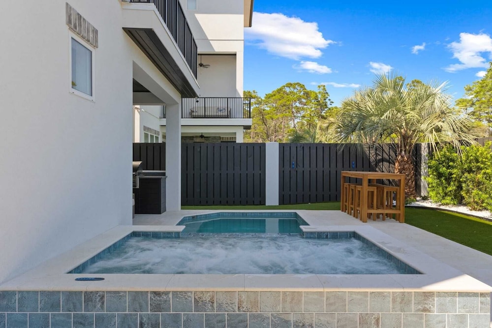 Pool, Hot Tub, Firepit, Walk to Beach Near Gulf Place