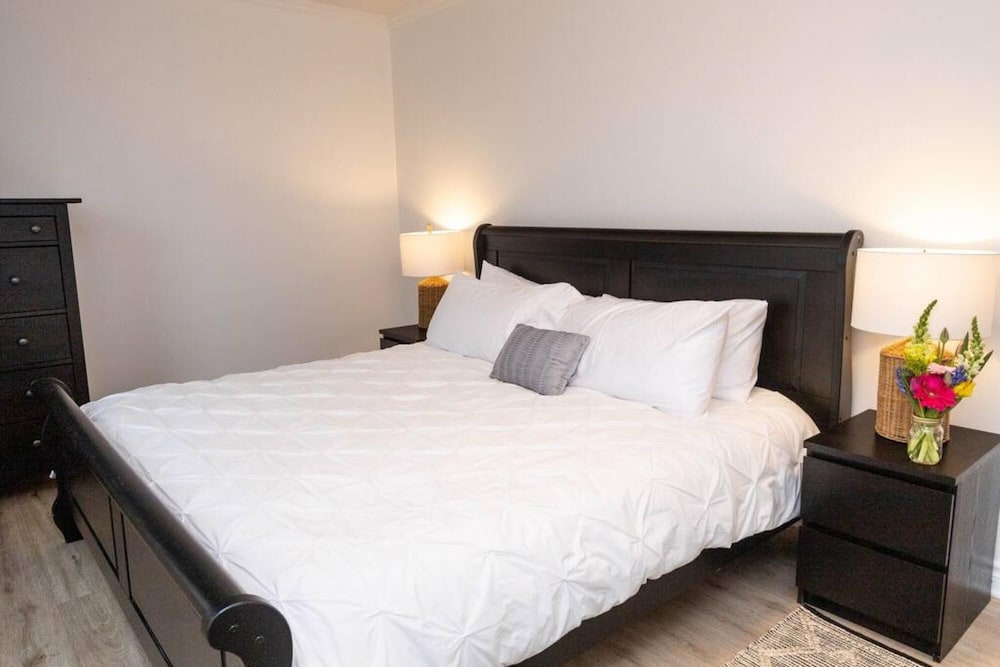 The Porch - In Wellington Perfect Spot to Relax - Image 5