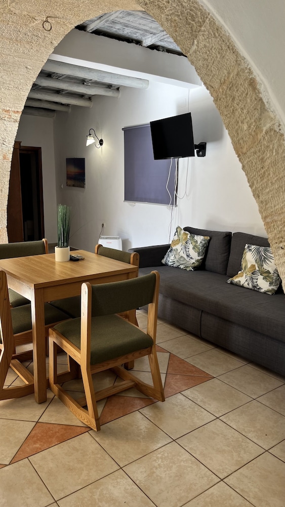 Skandalis Traditional Suites
