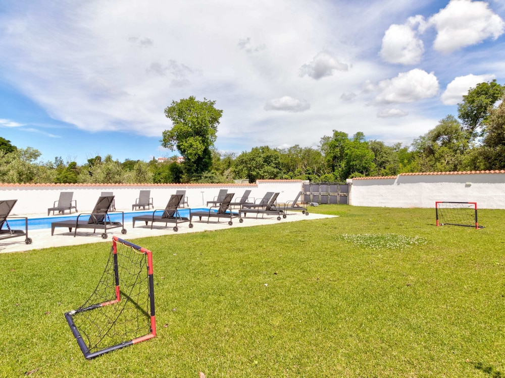 Garden-view Holiday Home in Banjole near Beach & Boat Excursions view 5