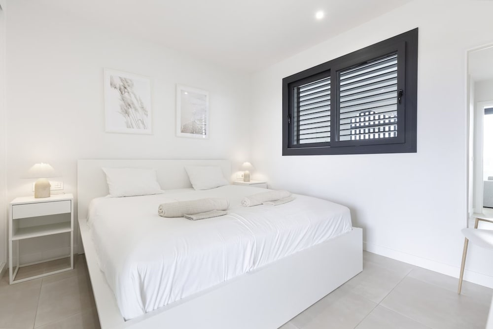 Elegant Luxury Suite With Terrace in Higueron