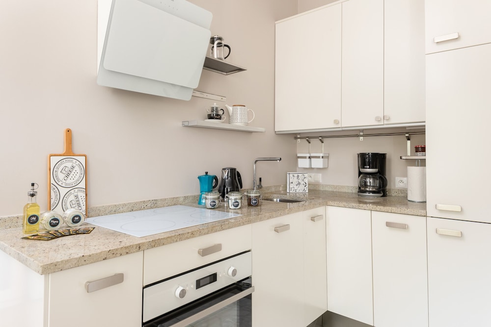 Studio Nowy Świat 47A by Renters view 2