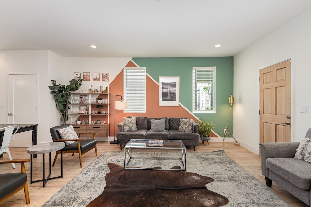 Citrine-private Patio & Balcony-near Germantown
