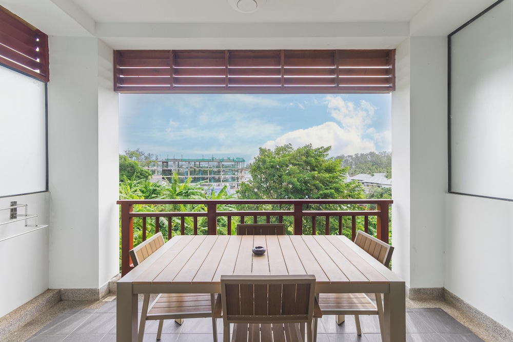1BR Condo Pool 5min Walk to Beach C131