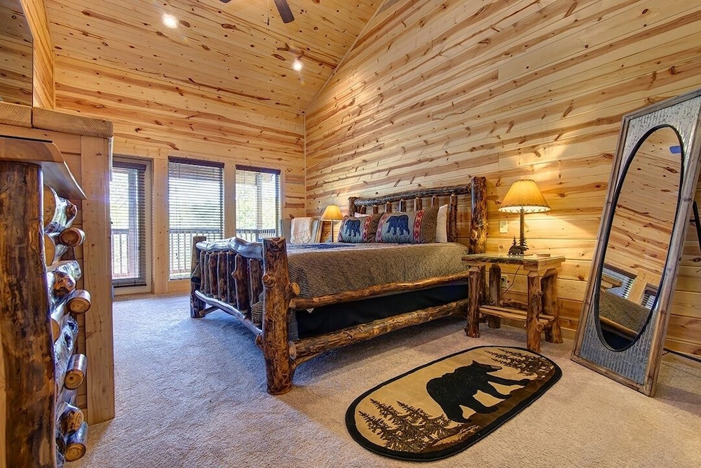 Frosty Bear - 4 Bedrooms, 4.5 Baths, Sleeps 10 Home by RedAwning view 4