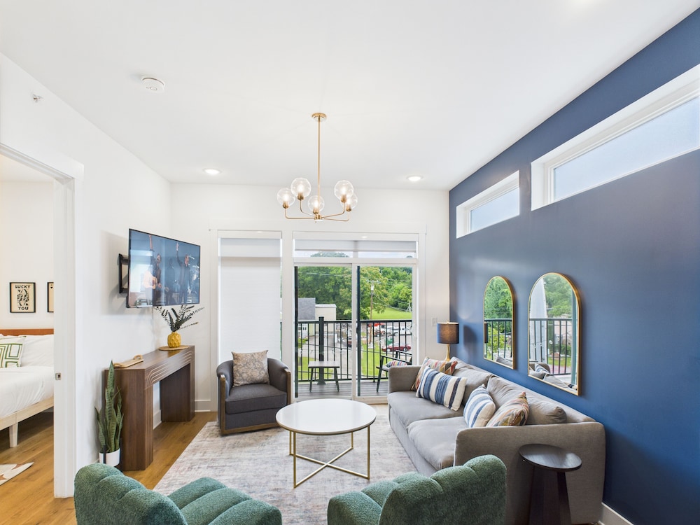 Gallatin Retreat-private Balcony-in East Nashville