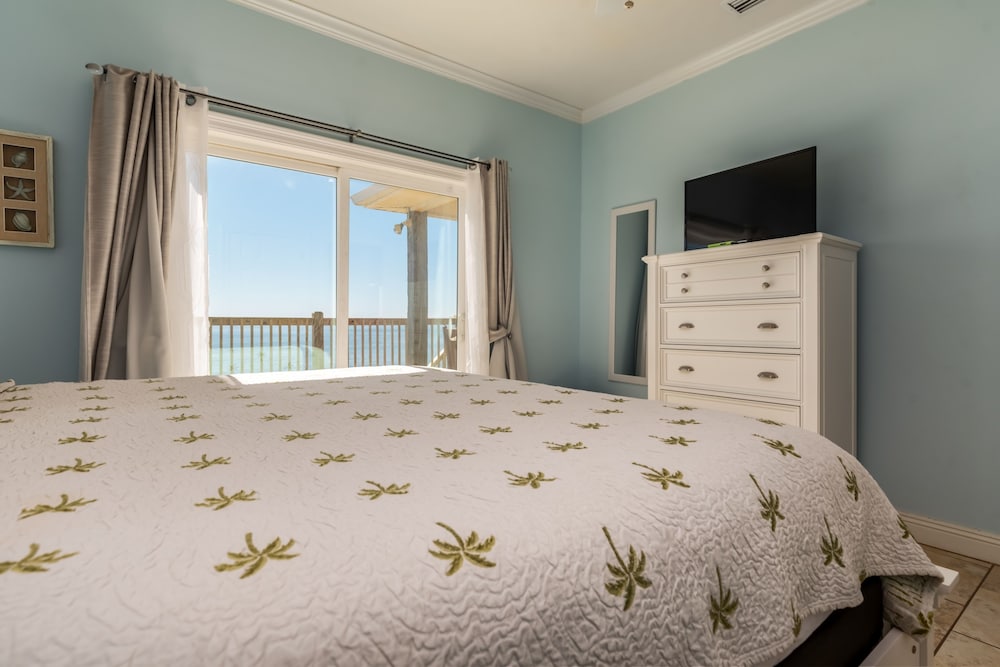 Just Beachy - 103 Tecumseh 4 Bedroom Home by RedAwning view 5