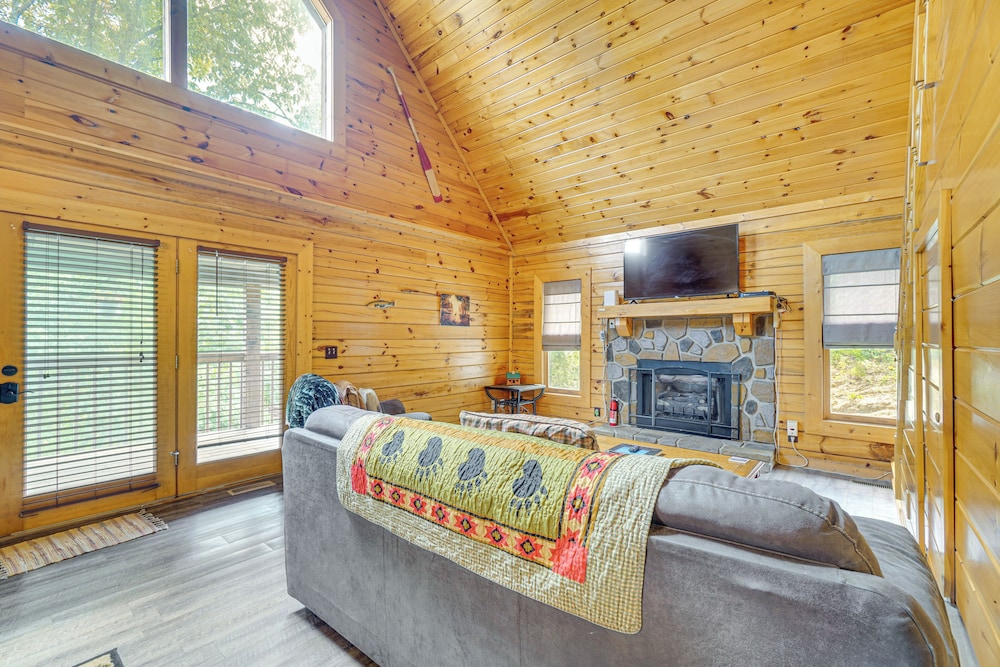 Douglas Lake Access: Family Cabin in Sevierville!