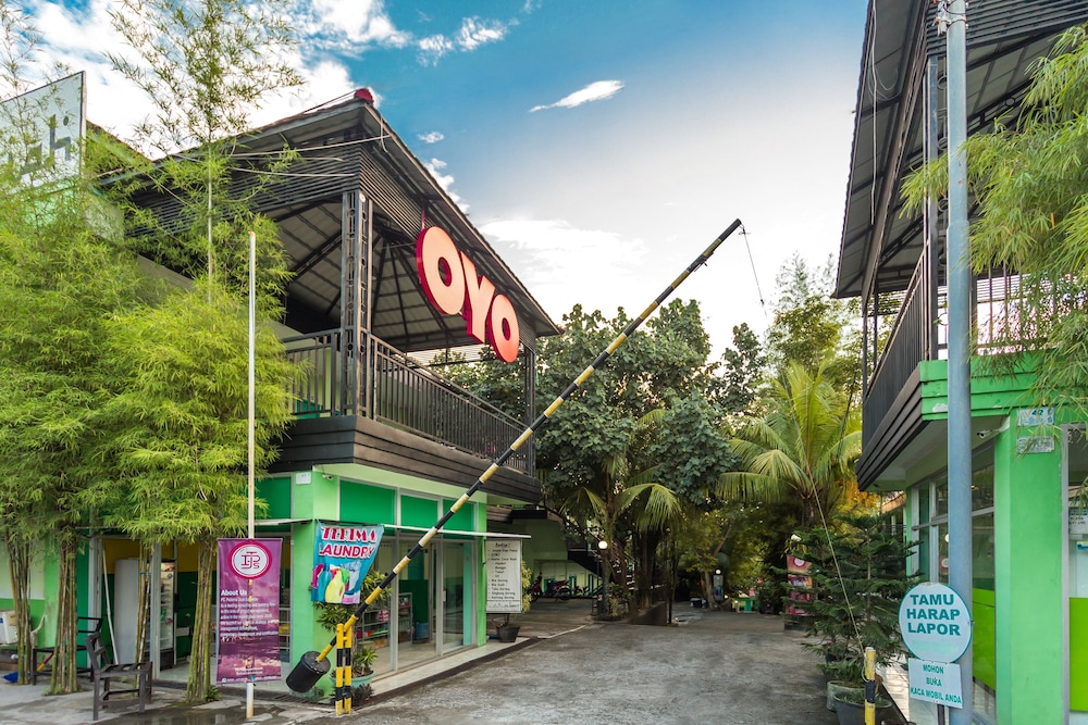 OYO 754 Nur Aziziah Guest House Syariah