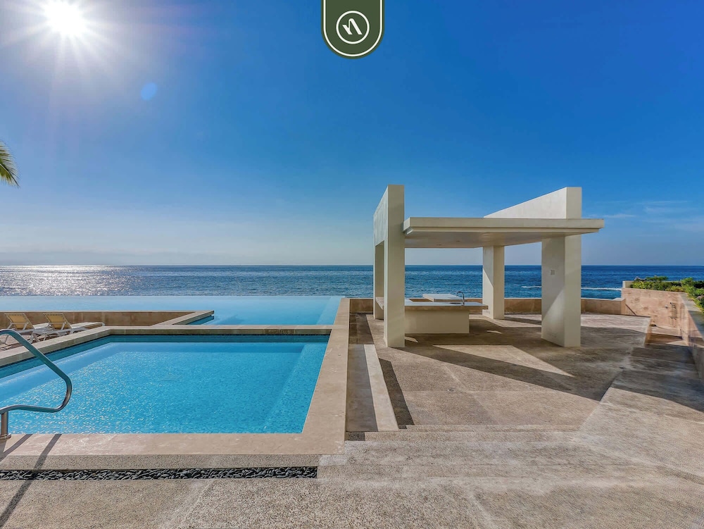 New Oceanfront 1 BR Condo - Gym - Beach - Pool