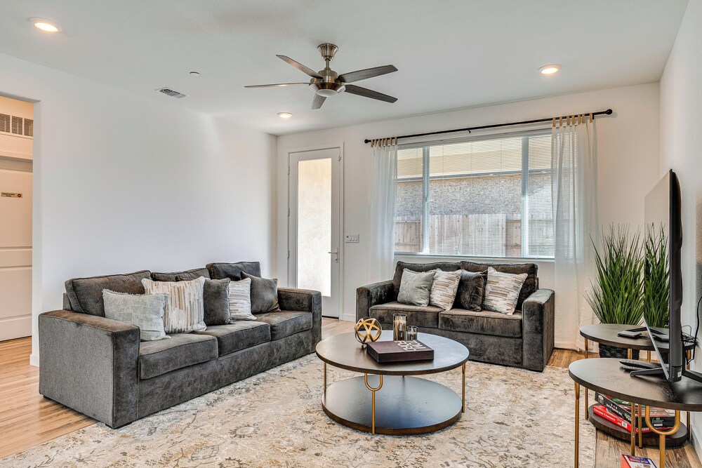 15 Mi to Dtwn Sacramento: Newly Built Home!