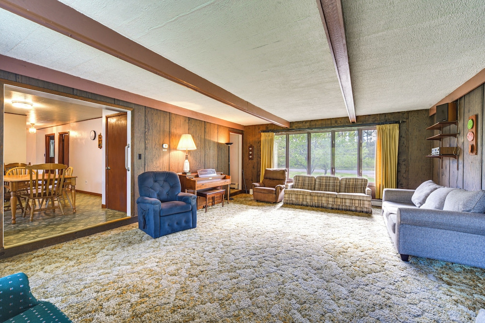 Fisher's Retreat: Hayward Home, Near ATV Trails!