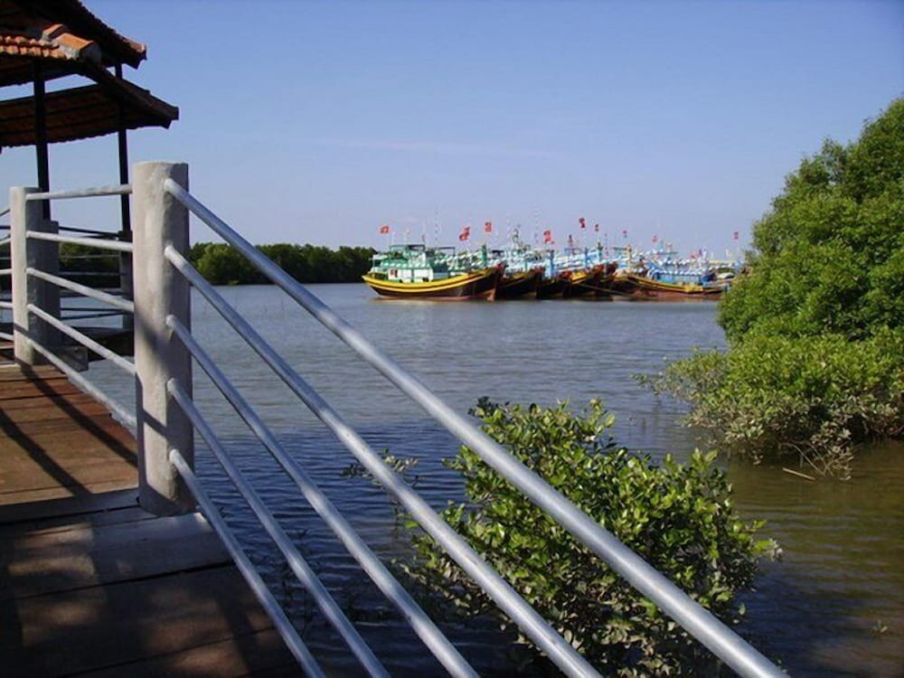 River Ray Estates