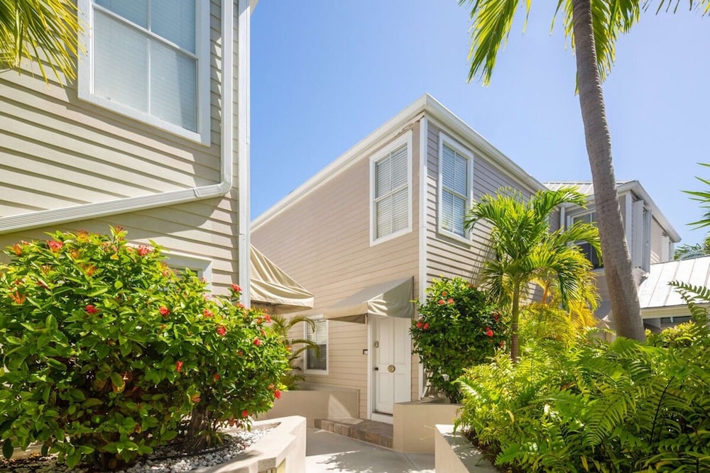 Sea Esta Suite by Brightwild Pool on Duval view 5